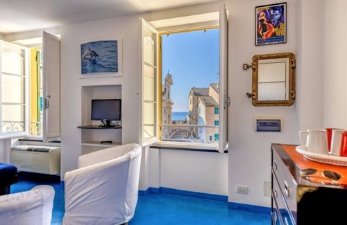Camogli Apartment | Casa Marina- Centrally located just steps from the sea