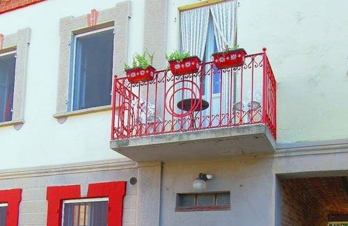 Govone House | Casa Menestrello B: A welcoming apartment situated in the Roero area of Piedmont, with Free WI-FI.
