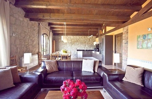 Gironella Villa | Casa Miró - Beautiful Holiday Villa w/8 bedrooms. Indoor + Outdoor Pool.
