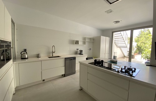 La Envia Ski Chalet | Casa Murasaki, modern loft facing the golf course