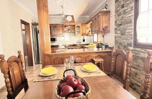 Tahiche House | Casa Naya