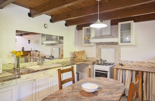 Santo-Pietro-di-Tenda Apartment | Casa Nebbia, flat in stone house