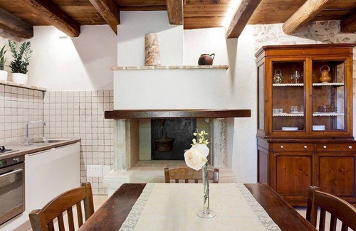 Precetto House | Casa Nerina: A characteristic and welcoming independent house made of stone, with Free WI-FI.