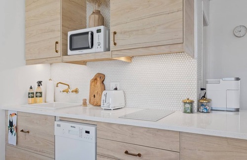 Hampton Apartment | Casa Oceana - Boutique Studio Condo w/Pool ☀️🏖🌊🐚