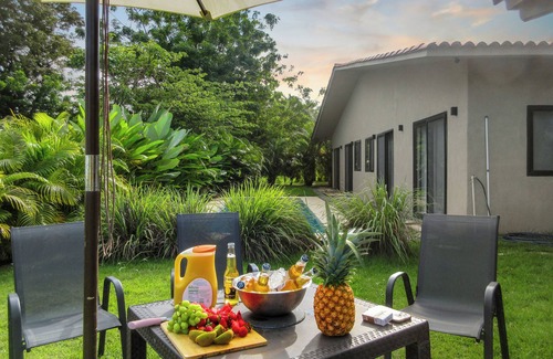Las Escobas del Venado Apartment | Casa Ola – Tropical Beachside Escape in Playa Venao