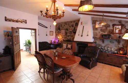 Cabezabellosa House | Casa Palacio Carvajal