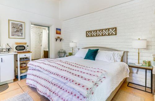 Patagonia Apartment | Casa Paloma Studio Artsy and Airy with Hot Tub Access