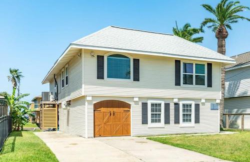 Jamaica Beach House | Casa Pelican-Fishing on the Bay in Jamaica Beach