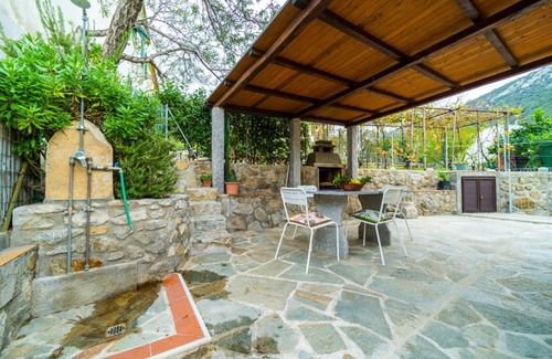 Pomonte Apartment | Casa Pepe in Pomonte large outdoor spaces and parking a few steps from the beach
