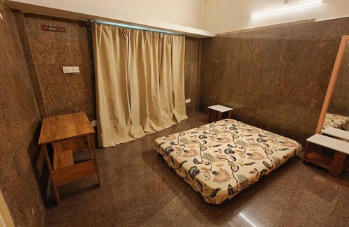 Adyar House | Casa pinto Valencia