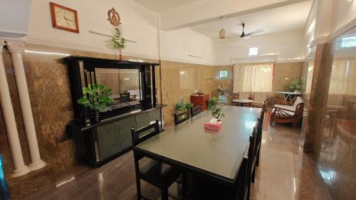 Adyar House | Casa pinto Valencia