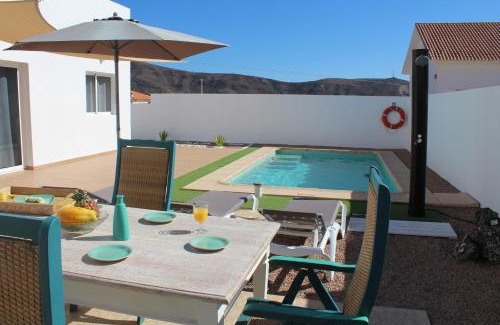 Tarajalejo House | Casa piscina privada climatizada Tarajalejo 3 habitaciones