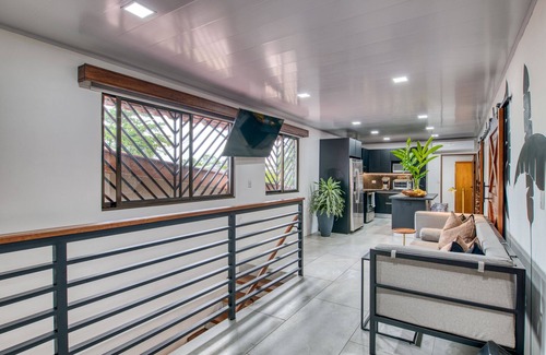 Limon House | CASA RAZAS - Beautiful Balcony Retreat for Six