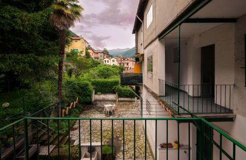Carate Urio Apartment | Casa Regina Margherita - Lussuoso appartamento vista Lago con parcheggio e Aria Condizionata