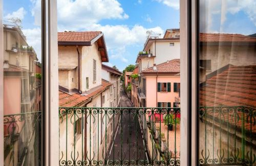 Carate Urio Apartment | Casa Regina Margherita - Lussuoso appartamento vista Lago con parcheggio e Aria Condizionata