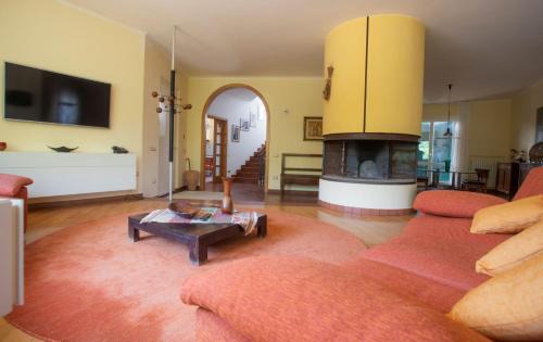 Polverigi Villa | Casa Roda - Villa con piscina nel verde Ancona