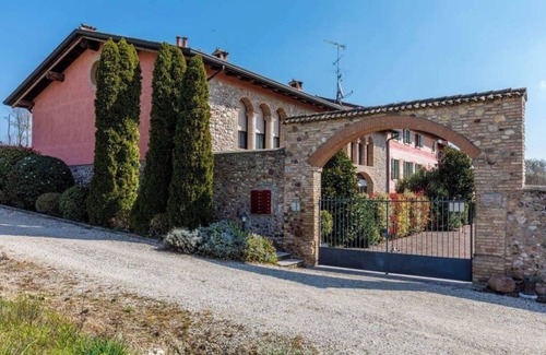 Cavriana Apartment | Casa Rondinella - Two Bedroom Apartment, Sleeps 4