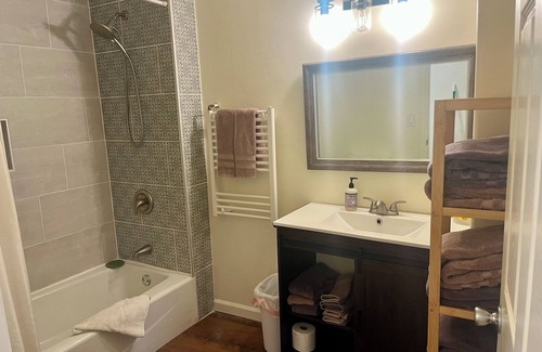 Reserve House | Casa Rosa-Gorgeous 5 bedroom in heart of Reserve-Close to Rodeo, Fairgrounds