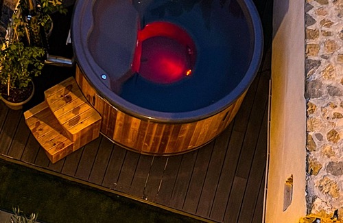 Signes House | CASA ROSSA! Gite for 4 with Nordic Spa 10 minutes from the Circuit du Castellet!