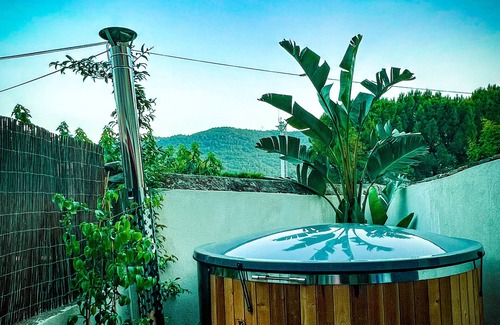 Signes House | CASA ROSSA! Gite for 4 with Nordic Spa 10 minutes from the Circuit du Castellet!