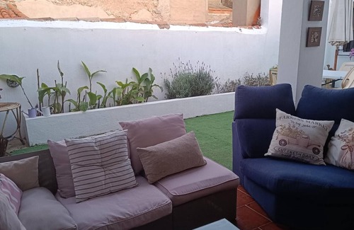 Caudete de las Fuentes Cottage | Casa Rural Alegria, a home in the mountains and close to the beach