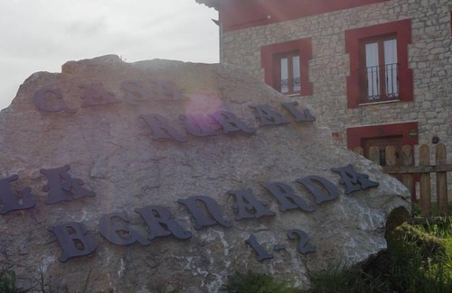 Basconcillos del Tozo Cottage | Casa Rural La Bernarda for 16 people