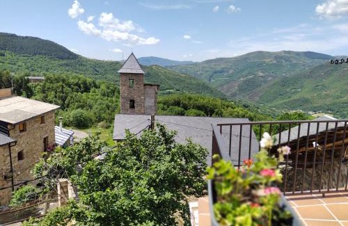 La Torre de Cabdella Ski Chalet | Casa rural con vistas en el corazón del Pirineo