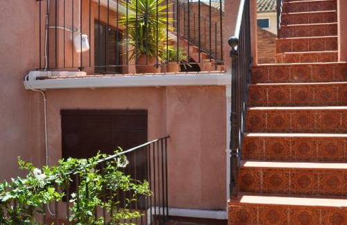 Villar del Arzobispo House | Casa rural La Boticaria