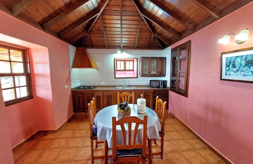 El Granel Cottage | Casa Rural Lina, private pool, close to routes in the north of the island