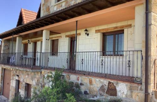 Rabanera del Pinar House | Casa Rural Roblegordo