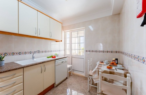 Vale de Carro House | Casa Sal | 4 Bedrooms | Central| Olhos de Água
