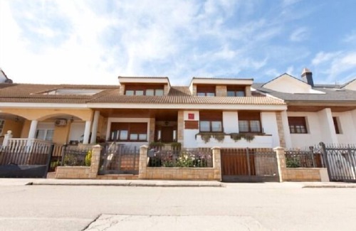 Cabanillas Cottage | Casa Senda Bardenas for 18 people
