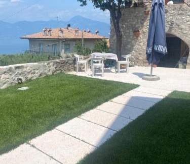 Albisano Apartment | Casa Silvia II mit Seeblick mit Terrasse