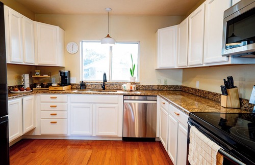 Harbor Hills House | Casa Sol - Endless Outdoor Fun + Pool + Near AMI + King Bed