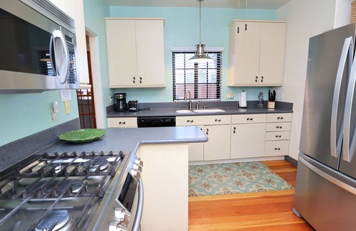 Sam Hughes House | Casa Sonrisa, 3 bed 2 bath in historic Sam Hughes neighborhood next to a park