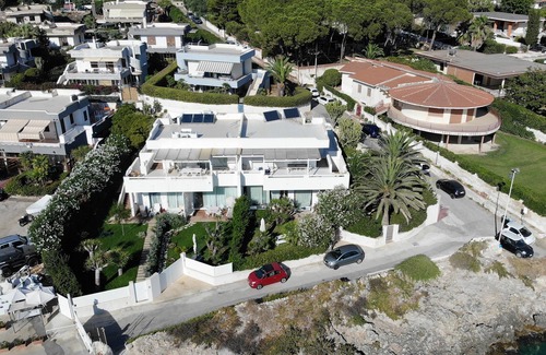 Fontane Bianche Villa | Casa sugli Scogli overlooking the bay at Fontane Bianche