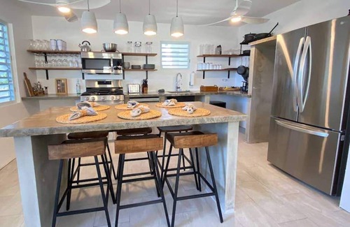 Esperanza House | Casa Tesoro-pool home. Walk to beaches/restaurants