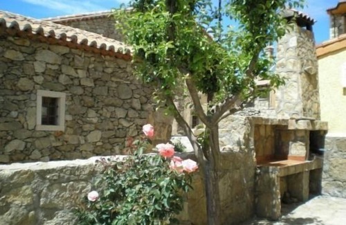 Navarredonda de Gredos Cottage | Casa Tinao de Gredos for 8 people