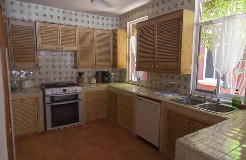 Hidalgo House | Casa Tres 2BR Starlink Walk to Beaches Ocean View
