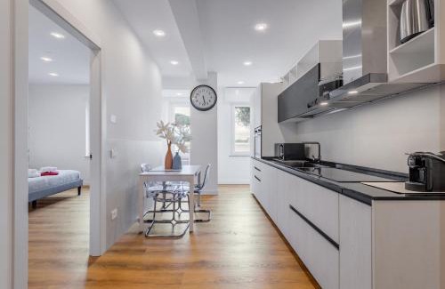 Cinecitta Apartment | Casa vacanze Delina- Luxury Apartment metro A