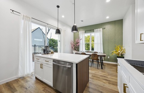 West Dallas House | Casa Verde Balcony 4 Bedrooms in Downtown Dallas.
