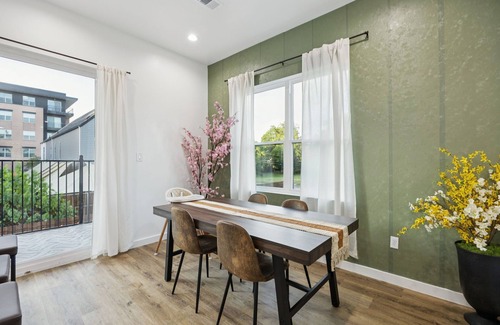 West Dallas House | Casa Verde Balcony 4 Bedrooms in Downtown Dallas.