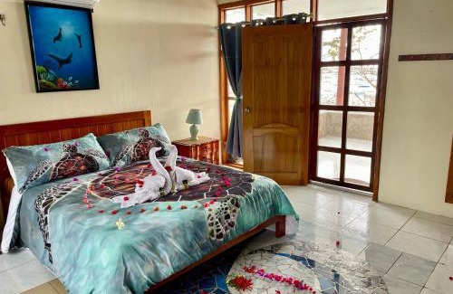 Puerto Baquerizo Moreno House | Casa Verde Vacation Garden Home