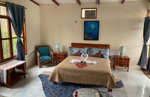 Puerto Baquerizo Moreno House | Casa Verde Vacation Garden Home