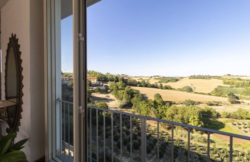 Scurzolengo House | Casa Verrua: relaxation in Monferrato with pool, hot tub and belvedere