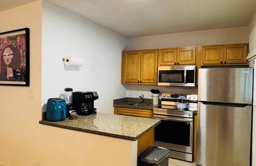 Croissant Park Apartment | Casa Vista: A stunning 2-BR 1-Bath with amenities in delightful Ft Lauderdale