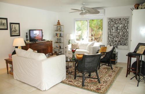 Playa Guiones Bed & Breakfast | Casa Vitality Bed and Breakfast - Playa Guiones, Nosara - 4 Minute Walk to the Beach