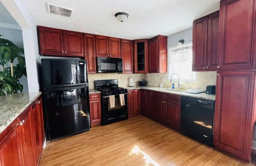 Smyrna House | Casa Vostra Beautiful Townhouse with 1 BR near Truist Park and Cumberland Mall