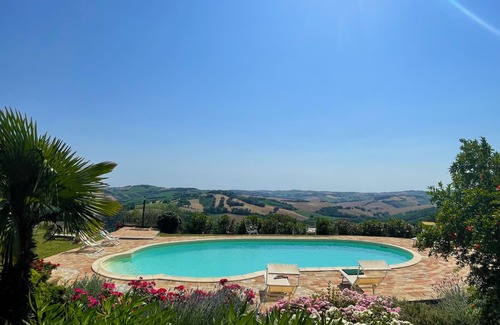Rupoli Villa | Casa Zefiro 4 by Marche Holiday Villas