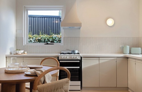 Glenelg South House | Casabā | Coastal Chic 2-bedroom Maisonette